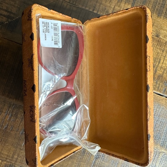 MCM cyclamen sunglasses. Brand new. - Picture 3 of 6